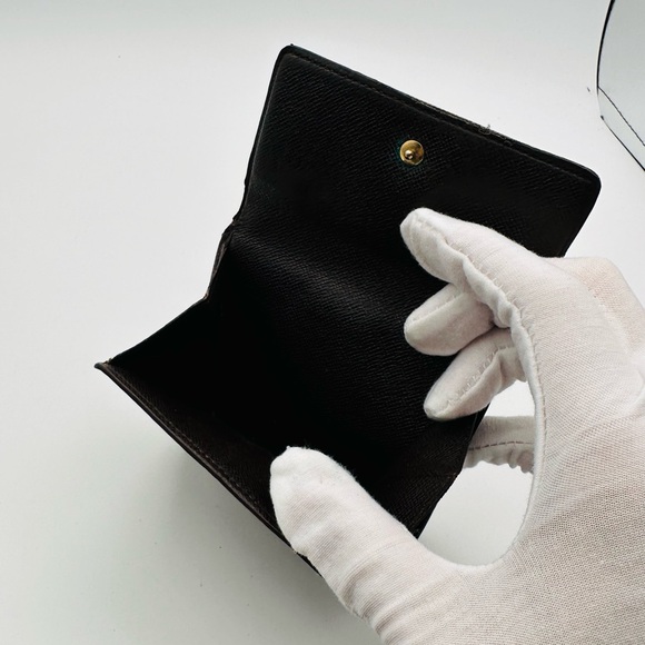 Louis Vuitton Damier Wallet - Picture 4 of 9